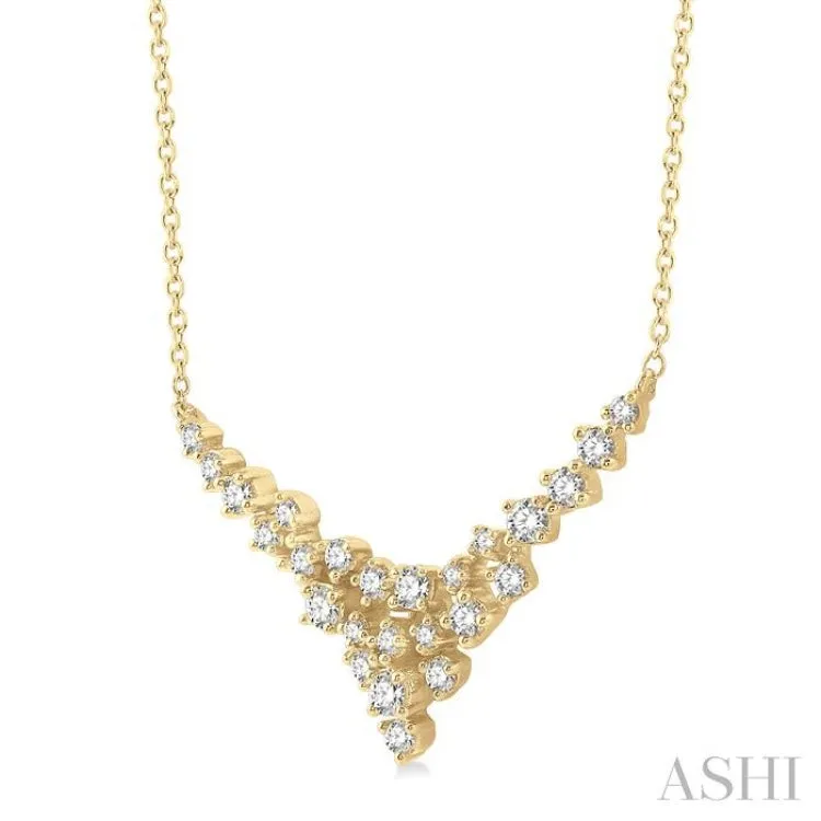 1/2 ctw V-Shape Round Cut Diamond Scatter Necklace in 14K Yellow Gold