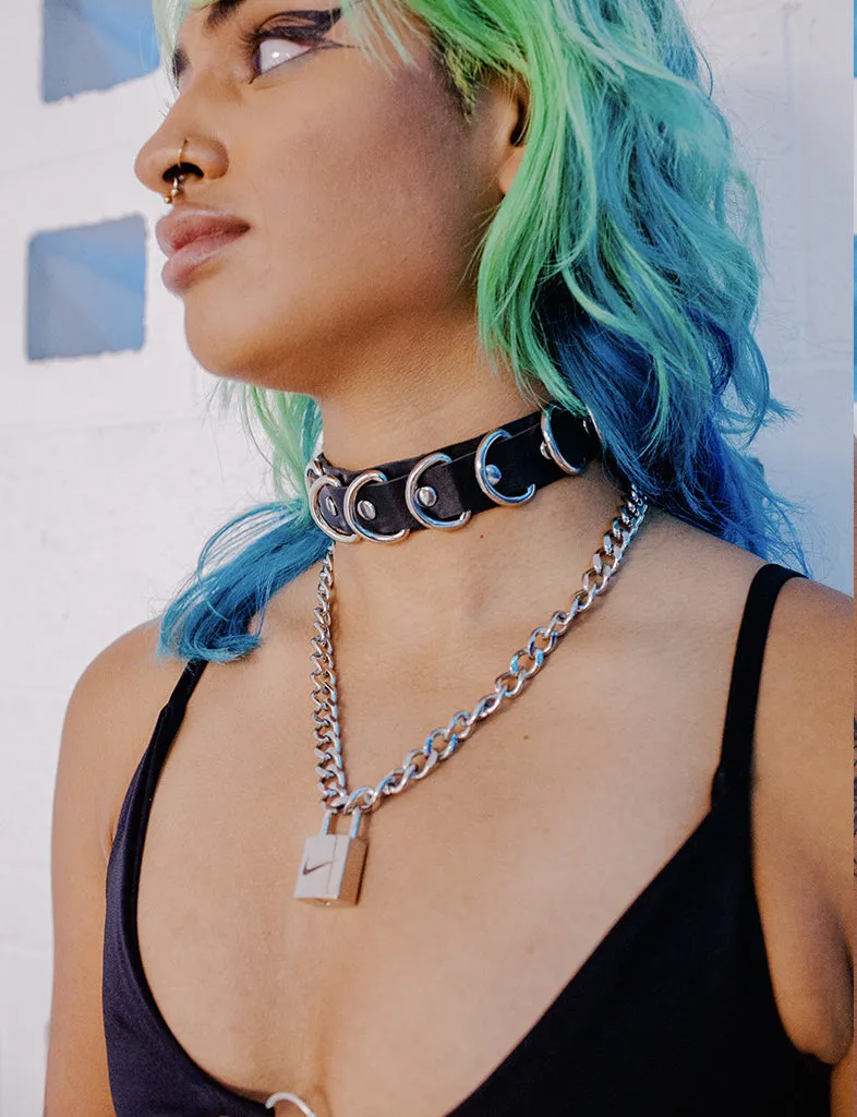 BREATHLESS CHOKER