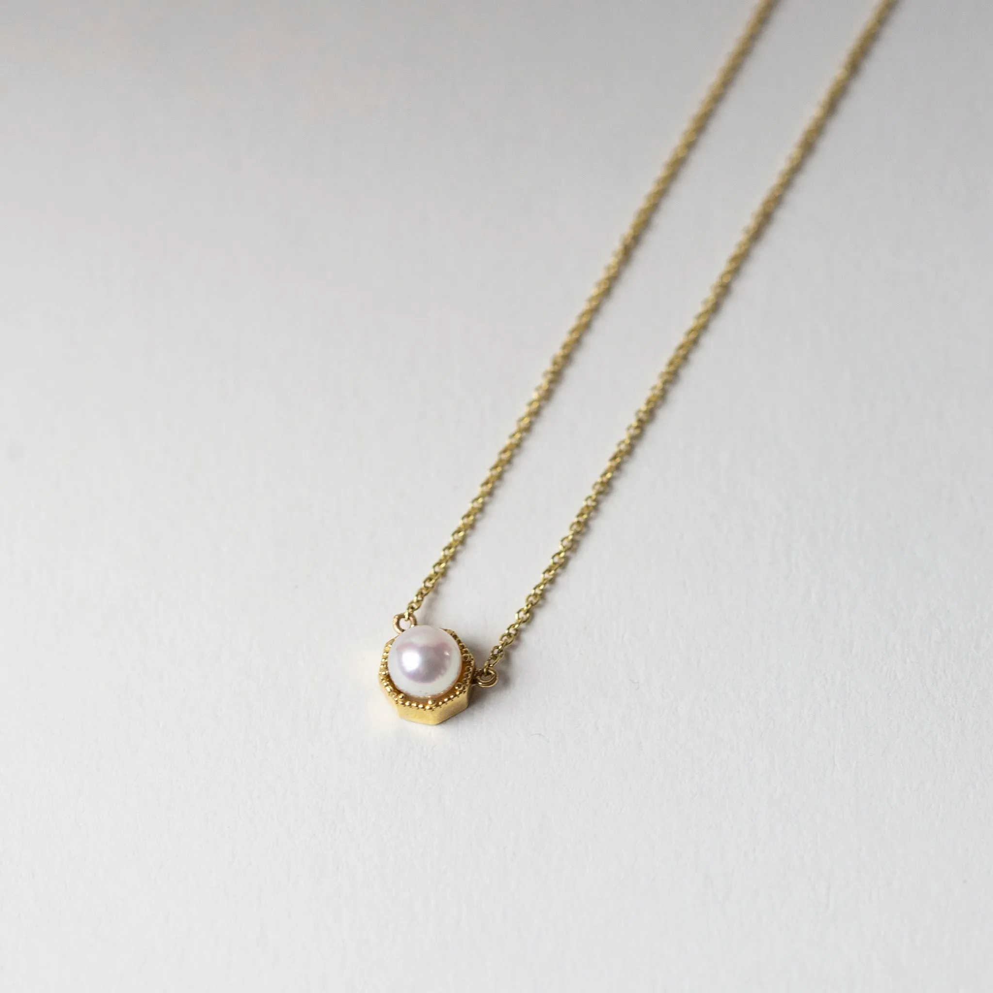 Crown Bezel Pearl Necklace