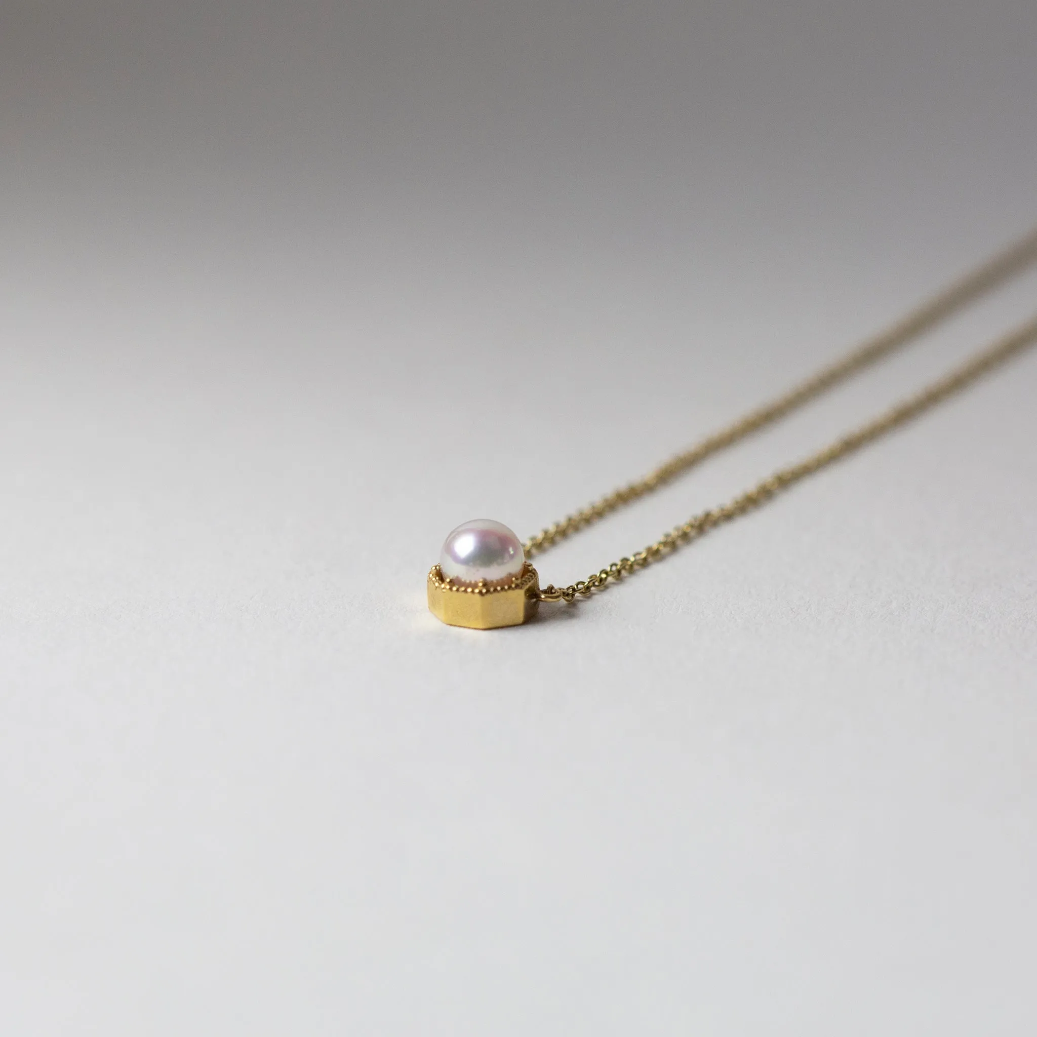 Crown Bezel Pearl Necklace