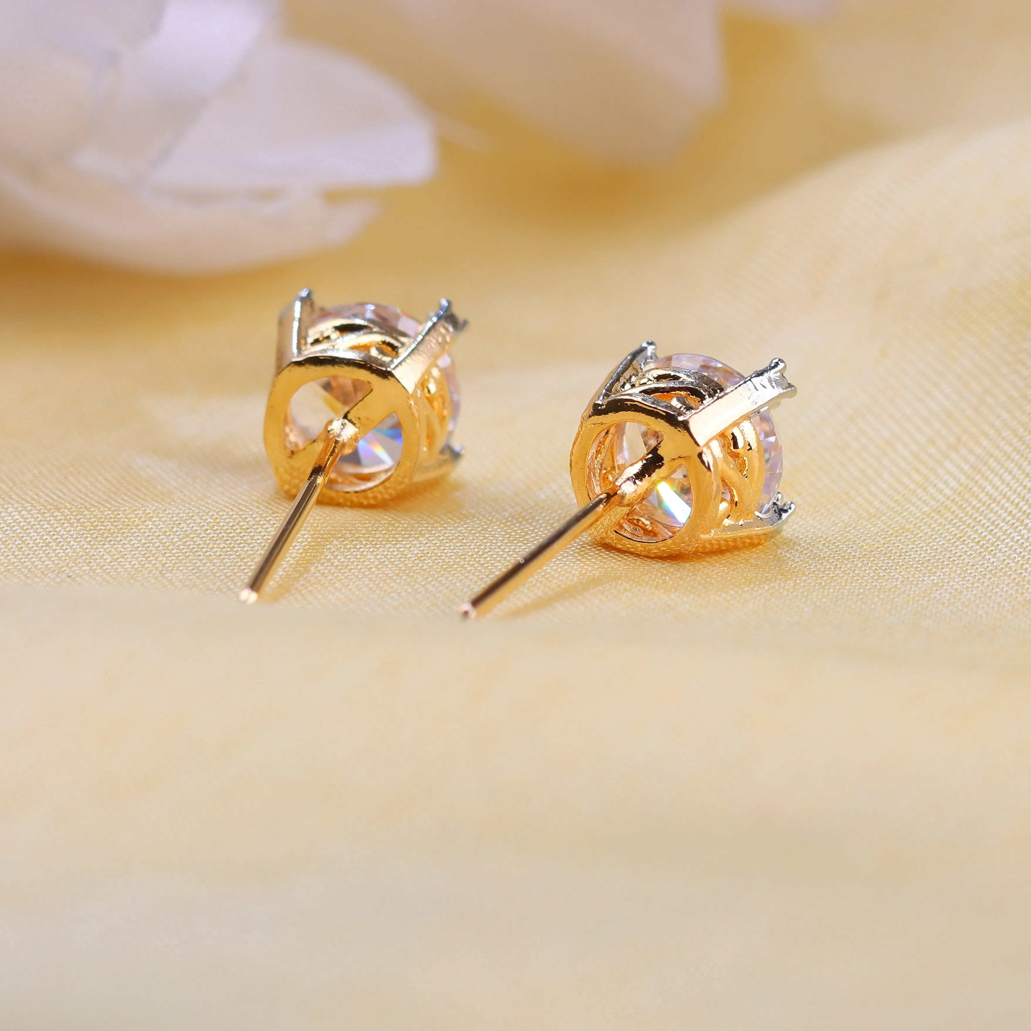 Fine Golden Zircon Earrings.