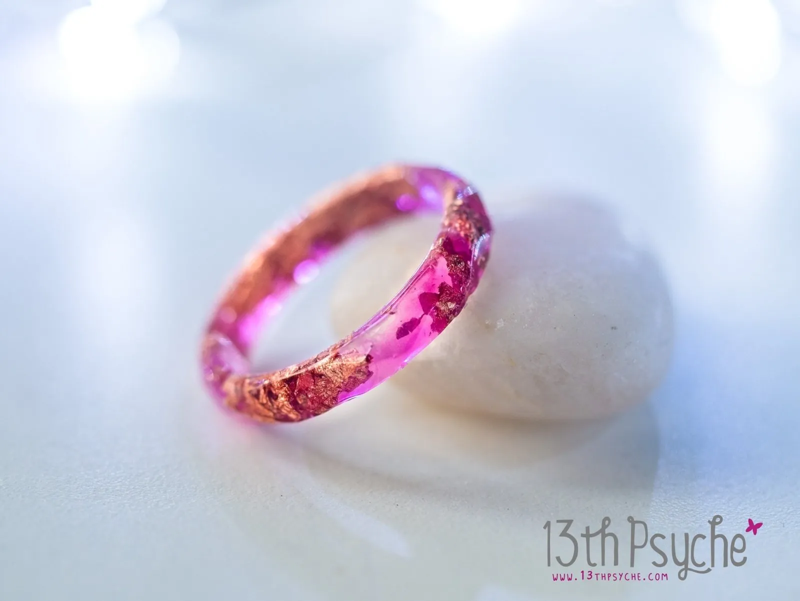 Fuschia and rose gold flakes faceted resin ring