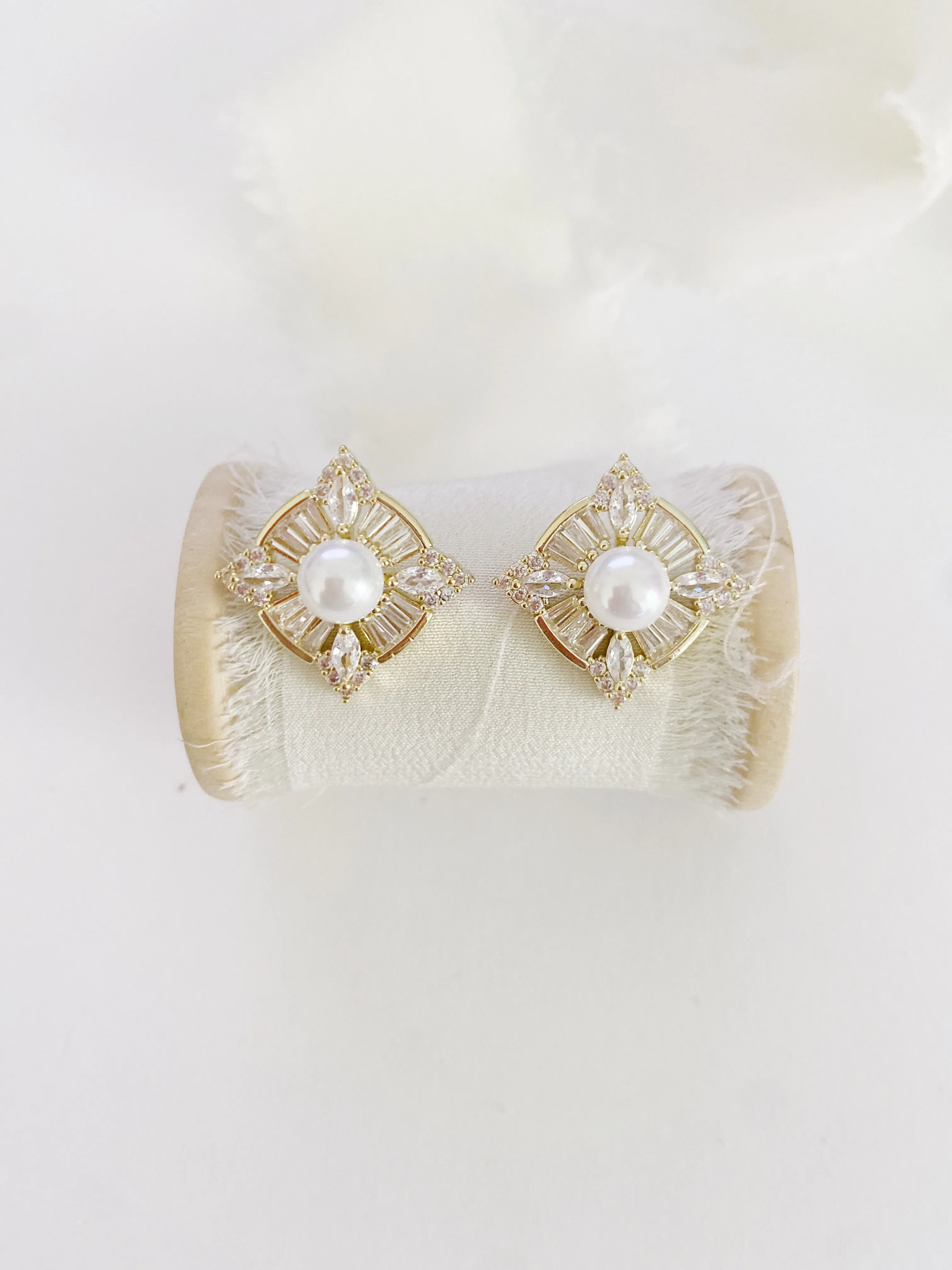 Gisela Pearl Stud Earrings