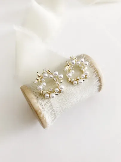 Gracie Pearl Wreath Stud Earrings