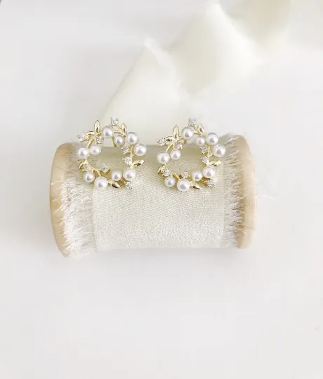 Gracie Pearl Wreath Stud Earrings