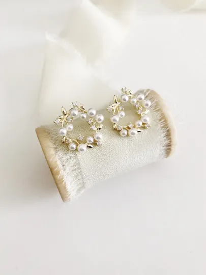 Gracie Pearl Wreath Stud Earrings