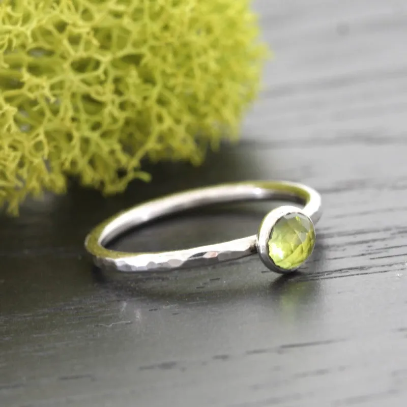 Hammered Silver Peridot Ring PLUMERIA