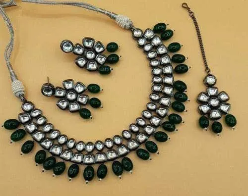 Simple Kundan Choker Set