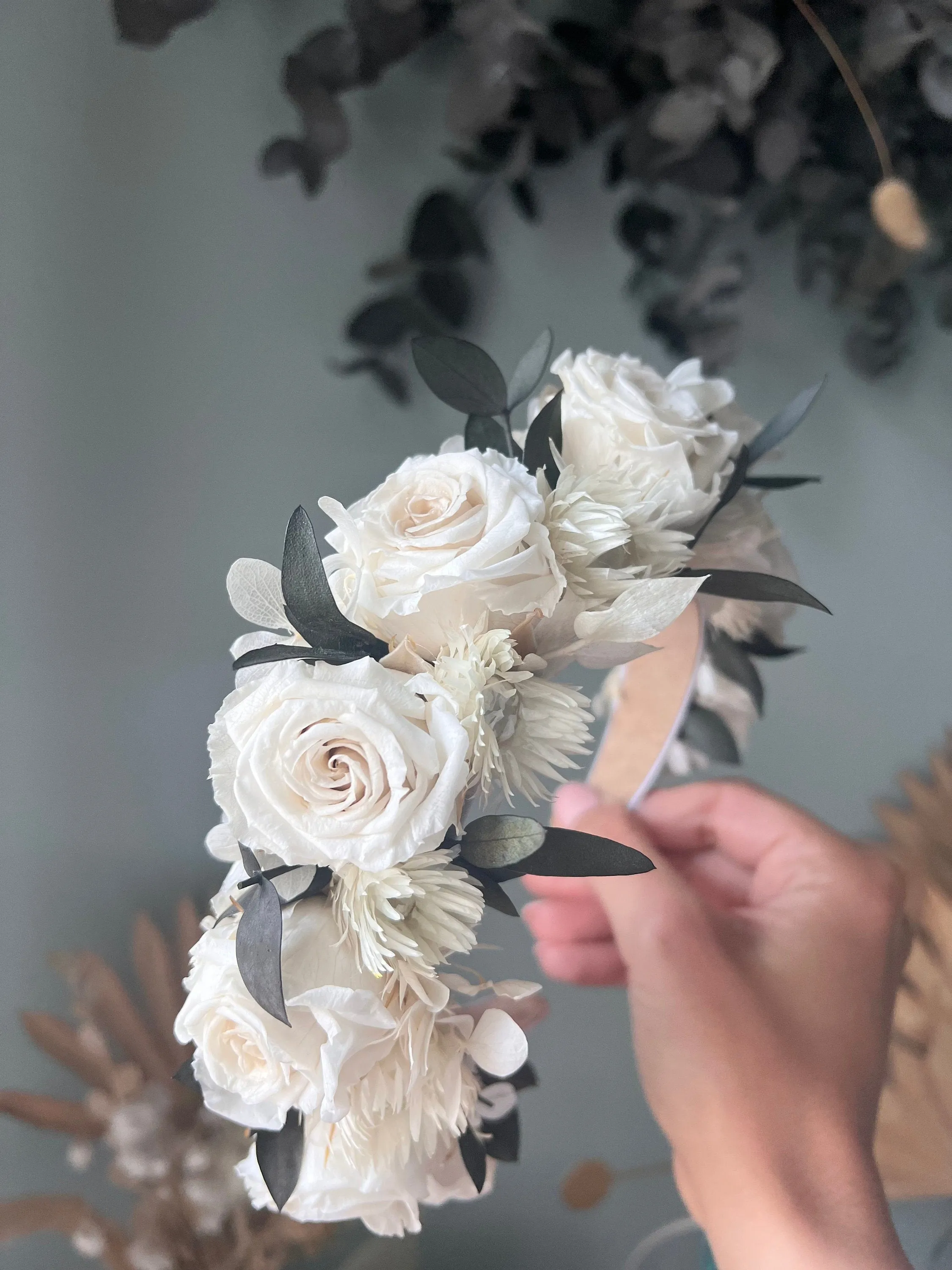 White and Green Boho Wedding Hair Piece, Romantic Bridal Everlasting Rose Greenery Flower Tiara, Wedding Hair Accessories Eucalyptus