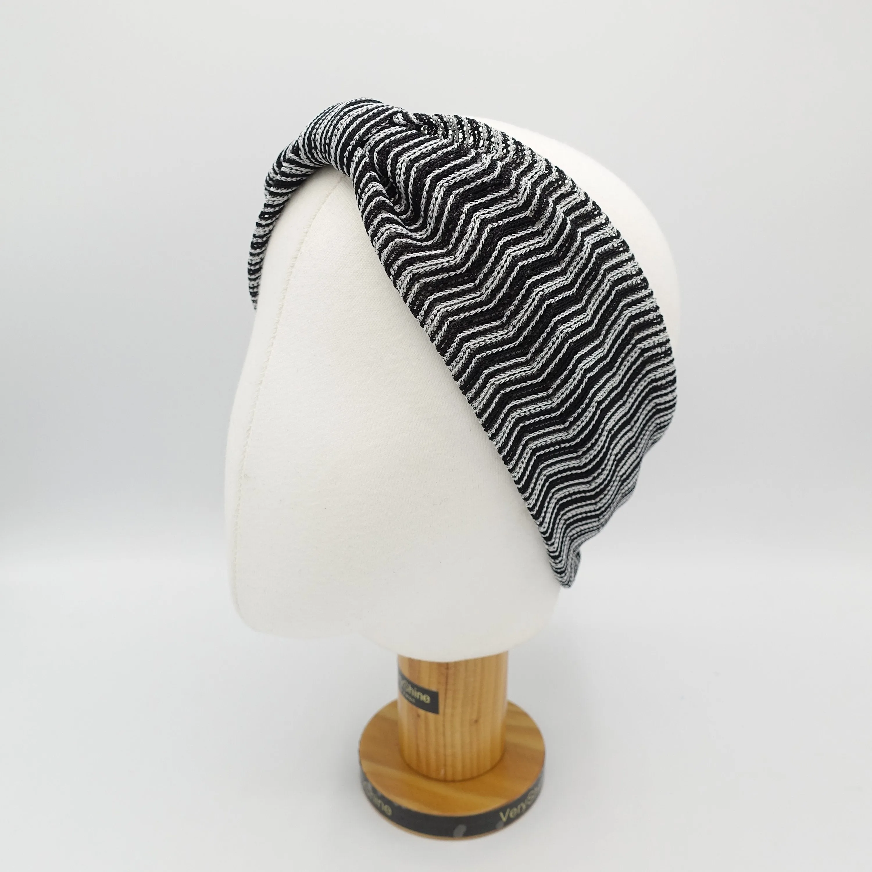 Zigzag knit turban headband